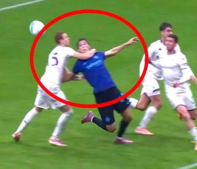 真巧合？三连战遭遇争议判罚，国米幸运乌龙绝杀折射意甲悲哀